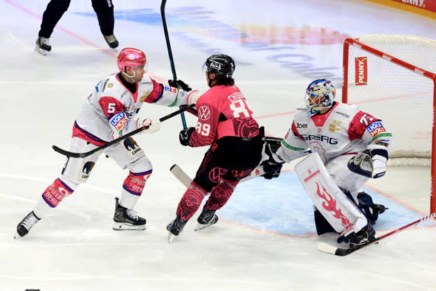 October 9, 2026, DEU, GER, Ice Hockey, Match Day, 2026–27 Season, Berlin, Eisbären Berlin vs. Grizzly Wolfsburg Jonas Neffin Eisbären Berlin 75, Mitch Reinke Eisbären Berlin 5, Matt Choupani Grizzly Wolfsburg 89 nordphoto GmbH Engler City About Arena State Country Copyright: xNordphotox xEnglerx