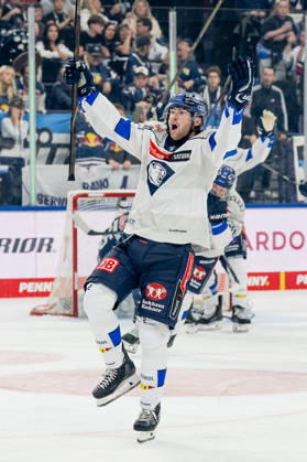 Sam Ruopp of ERC Ingolstadt, No. 02, celebrates his goal to make it 0–4 GER, EHC Red Bull Munich vs. ERC Ingolstadt, DEL, 2026–2027 season, Matchday 7, October 9, 2026. Photo: HMB Media, Franz Feiner Copyright: HMBxMedia FranzxFeiner