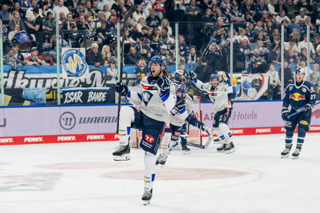 Sam Ruopp of ERC Ingolstadt, No. 02, celebrates his goal to make it 0–4 GER, EHC Red Bull Munich vs. ERC Ingolstadt, DEL, 2026–2027 season, Matchday 7, October 9, 2026. Photo: HMB Media, Franz Feiner Copyright: HMBxMedia FranzxFeiner