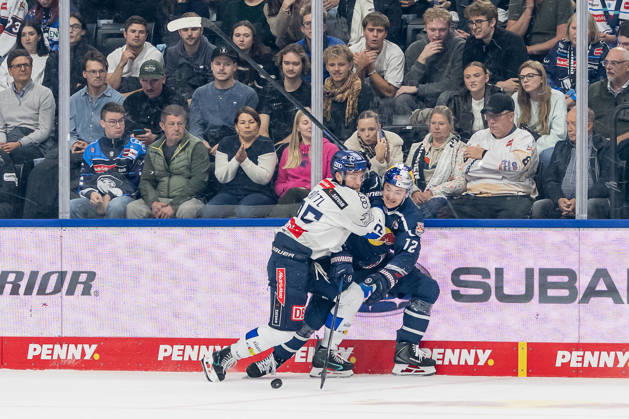 Battle for the Puck: Face-off between Leon Huettl (ERC Ingolstadt, 25) and Brady Ferguson (EHC Red Bull Munich, 12, GER), EHC Red Bull Munich vs. ERC Ingolstadt, DEL, 2026–2027 season, Matchday 7, October 9, 2026 Photo: HMB Media, Franz Feiner Copyright: HMBxMedia FranzxFeiner