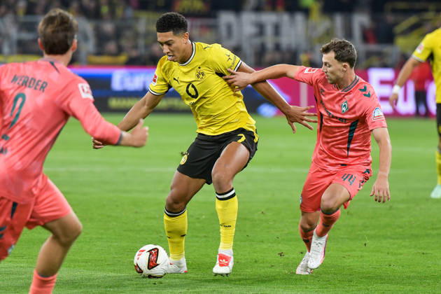 From left: Jobe Bellingham (Dortmund 7) and Youri Regeer (Bremen 44) in a one-on-one duel, September 10, 2026 ¢ Soccer ¢ Borussia Dortmund vs. SV Werder Bremen, Signal Iduna Park, Dortmund, DFB and DFL regulations prohibit any use of photographs as image sequences and or quasi-video. NRW, Germany Copyright: xpepphotox xSaschaxWeizx pep00321, pep_20261009_sw