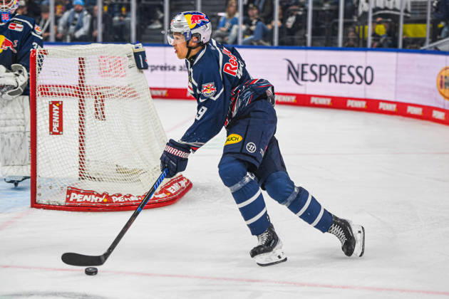 October 9, 2026, Munich, Germany PENNY DEL, German Ice Hockey League, 2026–27 season, Matchday 7: EHC Red Bull Munich vs. ERC Ingolstadt at SAP Garden in Munich; Moritz Warnecke of EHC Red Bull Munich on the puck, with the puck, in possession of the puck