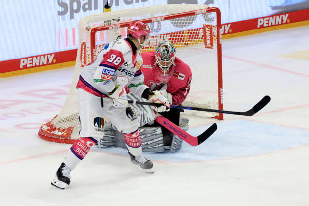 October 9, 2026, DEU, GER, Ice Hockey, Match Day, 2026–27 Season, Berlin, Eisbären Berlin vs. Grizzly Wolfsburg, Yannick Veilleux (Eisbären Berlin 38), Dustin Strahlmeier (Grizzly Wolfsburg 1), nordphoto GmbH, Engler, City, Über Arena, Federal State, Country Copyright: xNordphotox xEnglerx