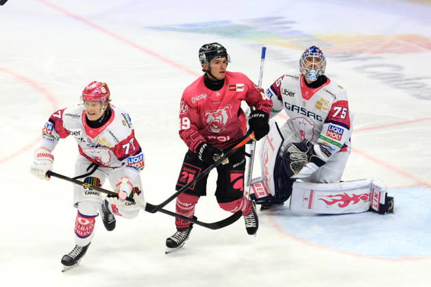 October 9, 2026, DEU, GER, Ice Hockey, Match Day, 2026–27 Season, Berlin, Eisbären Berlin vs. Grizzly Wolfsburg Eric Hoerdler, Eisbären Berlin 77, Jonas Neffin, Eisbären Berlin 75, Bobby Lynch, Grizzly Wolfsburg 49 nordphoto GmbH Engler City About Arena State Country Copyright: xNordphotox xEnglerx