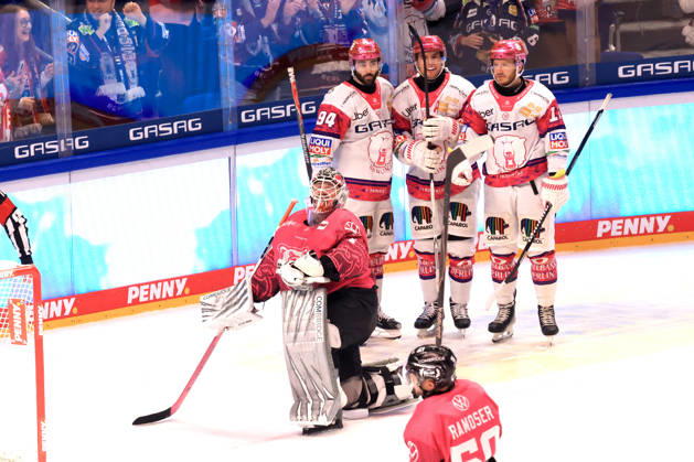 October 9, 2026, DEU, GER, Ice Hockey, Match Day, 2026–27 Season, Berlin, Eisbären Berlin vs. Grizzly Wolfsburg 1–0 (goal by Frederik Tiffels), Eisbären Berlin 95, Eisbären Player Circle, Celebration, cheering, joy, happiness, happy, positive emotions, Dustin Strahlmeier, Grizzly Wolfsburg 1, nordphoto GmbH, Engler, City, Über Arena, State, Country Copyright: xNordphotox xEnglerx