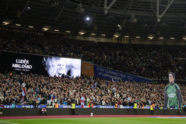 West Ham United v Queens Park Rangers, EFL Sky Bet Championship, EFL, Football, London Stadium, London, UK - 09 Oct 2026 A large tifo tribute to Ex West Ham Goalkeeper Ludek Miklosko who died on September 14h 2026 London London Stadium Stratford GBR, UK NEWSPAPERS OUT Copyright: xEllixBirchx