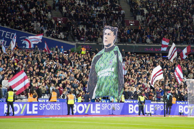 West Ham United v Queens Park Rangers, EFL Sky Bet Championship, EFL, Football, London Stadium, London, UK - 09 Oct 2026 A large tifo tribute to Ex West Ham Goalkeeper Ludek Miklosko who died on September 14h 2026 London London Stadium Stratford GBR, UK NEWSPAPERS OUT Copyright: xEllixBirchx