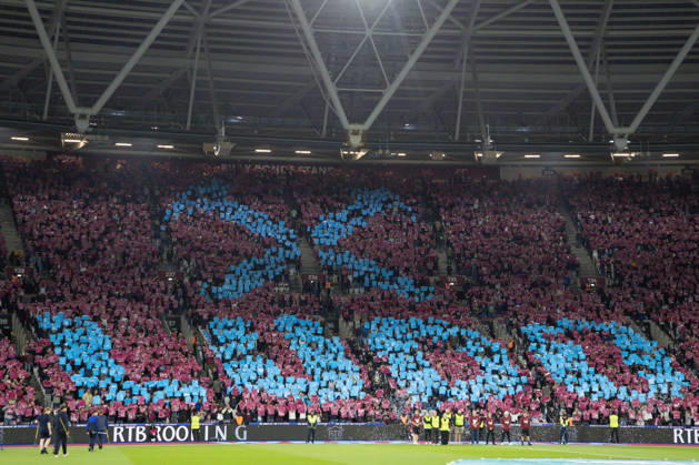 West Ham United v Queens Park Rangers, EFL Sky Bet Championship, EFL, Football, London Stadium, London, UK - 09 Oct 2026 A tribute to Ex West Ham Goalkeeper Ludek Miklosko who died on September 14h 2026 London London Stadium Stratford GBR, UK NEWSPAPERS OUT Copyright: xEllixBirchx