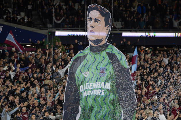 West Ham United v Queens Park Rangers, EFL Sky Bet Championship, EFL, Football, London Stadium, London, UK - 09 Oct 2026 A large tifo tribute to Ex West Ham Goalkeeper Ludek Miklosko who died on September 14h 2026 London London Stadium Stratford GBR, UK NEWSPAPERS OUT Copyright: xEllixBirchx