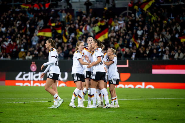 October 9, 2026, GER, Soccer, Women s, International Match, Karlsruhe, Germany vs. Australia: Jule Brand (Germany), 22; Sjoeke Nüsken (Germany), 9; Franziska Kett (Germany), 17; Melissa Kössler (Germany), 18, and Elisa Senß (Germany), 20, celebrate the goal that made it 1–0. Karlsruhe BBBank Wildpark, Baden-Württemberg, Germany Copyright: xNordphoto Memmlerx