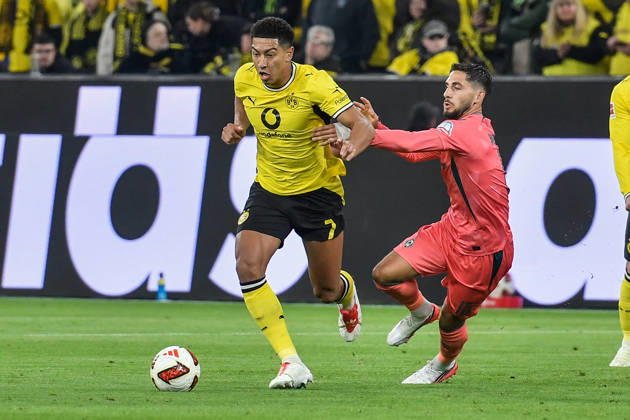 From left: Jobe Bellingham (Dortmund) and Ludovit Reis (Bremen) in a one-on-one duel, September 10, 2026 ¢ Soccer ¢ Borussia Dortmund vs. SV Werder Bremen, Signal Iduna Park, Dortmund, DFB and DFL regulations prohibit any use of photographs as image sequences and or quasi-video. NRW, Germany Copyright: xpepphotox xSaschaxWeizx pep00321, pep_20261009_sw