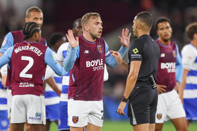 West Ham United v Queens Park Rangers, EFL Sky Bet Championship, EFL, Football, London Stadium, London, UK - 09 Oct 2026 Jarrod Bowen of West Ham United pleads with Referee Ruebyn Ricardo London London Stadium Stratford GBR, UK NEWSPAPERS OUT Copyright: xEllixBirchx