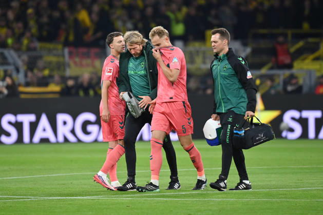 Injury: Amos Pieper, Werder Bremen, October 9, 2026; Soccer, Bundesliga 1, 2026–2027 season, Matchday 5, Borussia Dortmund vs. SV Werder Bremen. DFL regulations prohibit any use of photographs as image sequences and or quasi-video. Dortmund, Signal Iduna Park, North Rhine-Westphalia, Germany Team2