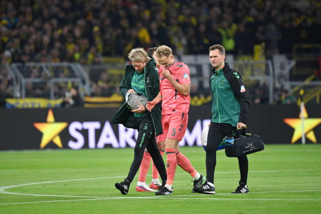 Injury: Amos Pieper, Werder Bremen, October 9, 2026; Soccer, Bundesliga 1, 2026–2027 season, Matchday 5, Borussia Dortmund vs. SV Werder Bremen. DFL regulations prohibit any use of photographs as image sequences and or quasi-video. Dortmund, Signal Iduna Park, North Rhine-Westphalia, Germany Team2