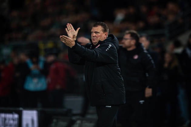 October 9, 2026, 3rd Division, Matchday 8, SC Preußen Münster vs. Rot Weiss Essen at the LVM Preußenstadion; Uwe Koschinat (Essen) gives instructions. IMPORTANT NOTICE: In accordance with DFB and DFL regulations, it is prohibited to use or allow the use of photographs taken in the stadium and or during the game in the form of sequential images and or video-like photo series Copyright: xJordyxFourgonx