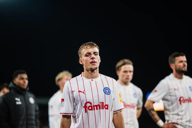 2. Bundesliga: Eintracht Braunschweig vs. Holstein Kiel, October 9, 2026: Gyan, Gavin de Regt, Holstein Kiel, 11, with his head down, soccer, 2. Bundesliga, Matchday 7: Eintracht Braunschweig vs. Holstein Kiel on October 9, 2026, at Eintracht Stadium, Braunschweig DFL REGULATIONS PROHIBIT ANY USE OF PHOTOGRAPHS AS IMAGE SEQUENCES AND OR QUASI-VIDEO Copyright: xBEAUTIFULxSPORTS Tonhäuserx