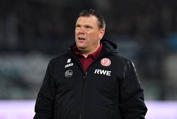 Preußen Münster vs. Rot Weiss Essen ** FOR EDITORIAL USE ONLY ** EDITORIAL USE ONLY ** p Soccer 3rd Division, Matchday 8: Preußen Münster vs. Rot-Weiss Essen on October 9, 2026, at the LVM Preußenstadion in Münster. Uwe Koschinat, coach of Rot-Weiss Essen. Germany, North Rhine-Westphalia, Münster. Copyright ThorstenxTillmann Copyright: ThorstenxTillmann doc87yjjbjdqq81jvf841tk9 ,EDITORIAL USE ONLY Copyright: ThorstenxTillmann
