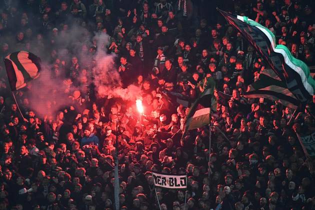 Preußen Münster vs. Rot Weiss Essen ** FOR EDITORIAL USE ONLY ** EDITORIAL USE ONLY ** p Soccer 3rd Division, Matchday 8: Preußen Münster vs. Rot-Weiss Essen on October 9, 2026, at the LVM Preußenstadion in Münster; Münster fans with pyrotechnics; Germany, North Rhine-Westphalia, Münster; Copyright ThorstenxTillmann Copyright: ThorstenxTillmann doc87yjjbsfrlkrxx0sntp ,EDITORIAL USE ONLY Copyright: ThorstenxTillmann