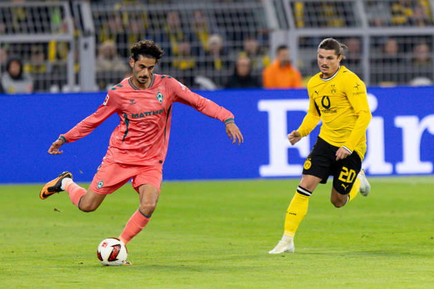 Dortmund, Germany October 9, 2026 Bundesliga 2026–2027 Matchday 5: Borussia Dortmund vs. SV Werder Bremen Pictured from left in a tackle: Eren Dinkci (SVW) and Marcel Sabitzer (BVB). DFL and DFB regulations prohibit any use of photographs as image sequences and or quasi-video Signal Iduna Park, North Rhine-Westphalia Copyright: xFotostandx xZeisingx