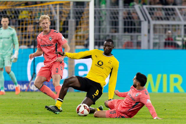 Dortmund, Germany October 9, 2026 Bundesliga 2026–2027 Matchday 5: Borussia Dortmund vs. SV Werder Bremen Pictured from left in a tackle: Serhou Guirassy (BVB) and Ludovit Reis (SVW). DFL and DFB regulations prohibit any use of photographs as image sequences and or quasi-video. Signal Iduna Park, North Rhine-Westphalia Copyright: xFotostandx xZeisingx