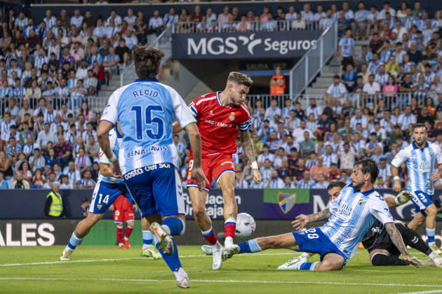 MALAGA, SPAIN - OCTOBER 9: Roberto Fernandez (N9) back heel during La Liga match between Malaga and RCD Espanyol at the Estadio de la Rosaleda on the 9th of October, 2026 in Malaga, Spain Copyright: xAndresxLopezxSheridanxx xSPPx Sportspressphoto_SPR249725