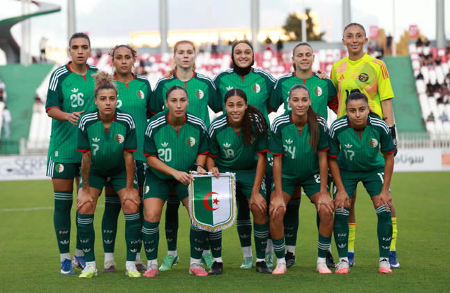 Algerie vs Republique centrafricaine feminine (Qualifications JO Les titulaires algeriens posent pour une photo de groupe avant le match Algerie contre Republique centrafricaine feminine, Qualifications JO Los Angeles 2028, au Stade de 5 Juillet a Alger, en Algerie, le 09 Octobre 2026 (Photo By Billel Bensalem APP Images) Alger Algerie Copyright: xAlgà riexPressexPhotosxAPPxBillelxBensalemx xAPPxImagesx 670A1641