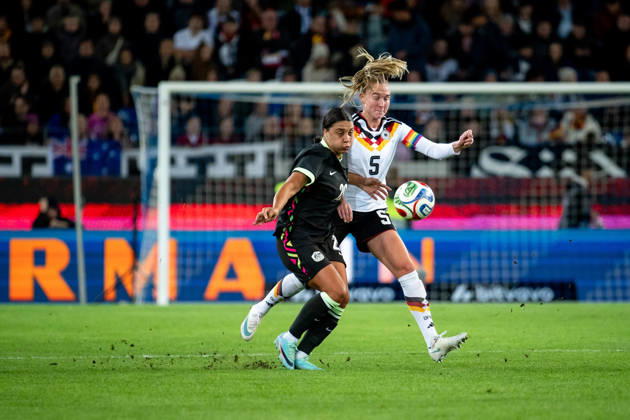 October 9, 2026, GER, Soccer, Women s, International Match, Karlsruhe, Germany vs. Australia; Janina Minge (Germany), No. 5, in a tackle with Samantha Kerr (Australia), No. 20; Karlsruhe BBBank Wildpark, Baden-Württemberg, Germany Copyright: xNordphoto Memmlerx