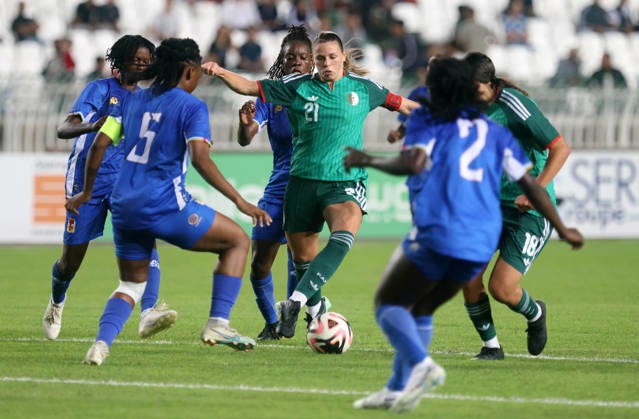 Algerie vs Republique centrafricaine feminine (Qualifications JO Ould Marine Alfreda (C) Joueuse d Algerie se bat pour le ballon,, lors du match Algerie contre Republique centrafricaine feminine, Qualifications JO Los Angeles 2028, au Stade de 5 Juillet a Alger, en Algerie, le 09 Octobre 2026 (Photo By Billel Bensalem APPImages) Alger Algerie Copyright: xAlgà riexPressexPhotosxAPPxBillelxBensalemx xAPPxImagesx 670A1817