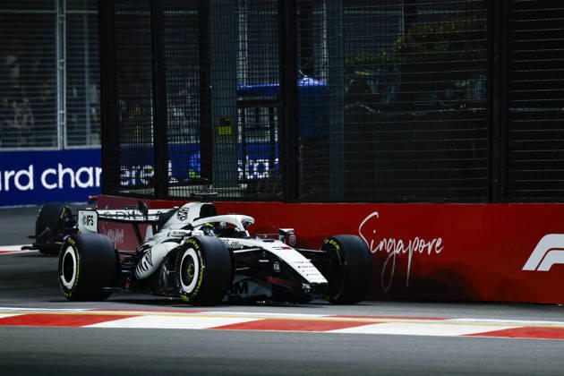 F1 - SINGAPORE GRAND PRIX 2026 11 PEREZ Sergio (mex), Cadillac F1 Team MAC-26, action, front wing damage during the 2026 Formula 1 Singapore Grand Prix, 17th round of the 2026 Formula One World Championship, WM, Weltmeisterschaft from October 9 to 11, 2026 on the Marina Bay Street Circuit, in Singapore, Singapore - SingaporeSingapore  Copyright: xDPPIx