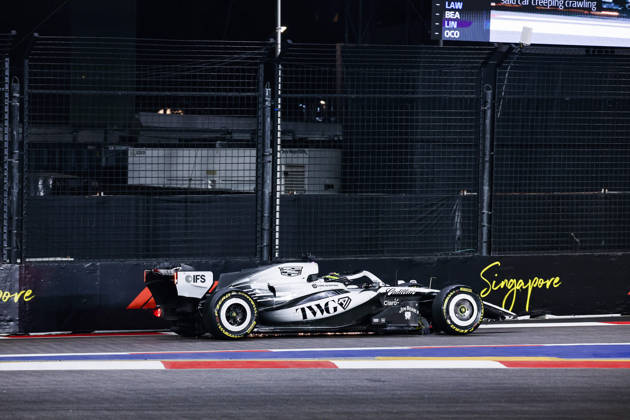 F1 - SINGAPORE GRAND PRIX 2026 11 PEREZ Sergio (mex), Cadillac F1 Team MAC-26, action, front wing damage during the 2026 Formula 1 Singapore Grand Prix, 17th round of the 2026 Formula One World Championship, WM, Weltmeisterschaft from October 9 to 11, 2026 on the Marina Bay Street Circuit, in Singapore, Singapore - SingaporeSingapore  Copyright: xDPPIx