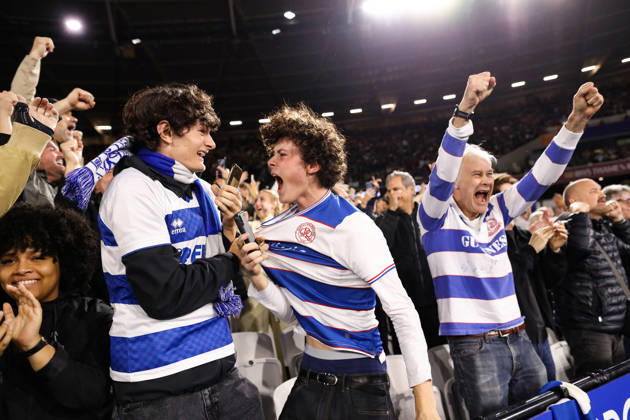 West Ham United gegen Queens Park Rangers, 9. Oktober 2026, London, EFL Championship, Fußball: West Ham United gegen Queens Park Rangers – QPR-Fans feiern ihr erstes Tor. Foto: Jacques Feeney, Abseits, London, Großbritannien Copyright: xJacquesxFeeneyx xOffsidexOffside