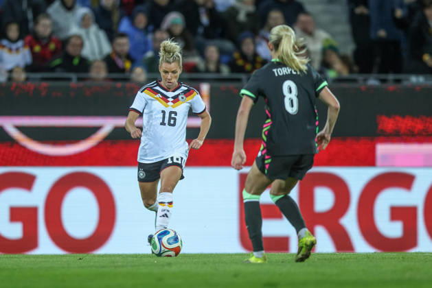 GER, Karlsruhe, Germany vs. Australia, FIFA, DFB, Soccer, 2026–2027 Season, BBBank Wildpark, Friendly Match: Pictured (from left) Linda Dallmann, Germany, Women’s National Team, Kaitlyn Torpey, Australia 8. DFB and DFL regulations prohibit any use of photographs as image sequences and or quasi-video, October 9, 2026 Copyright: HMBxMedia HendrikxHamelau