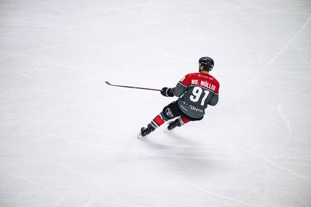 COLOGNE, GERMANY - 9 OCTOBER, 2026: Moritz Mueller - The PENNY DEL Ice hockey, Eishockey match Koelner Haie vs. Schwenninger Wild Wings at LANXESS arena.  Copyright: xVitaliixKliuievx