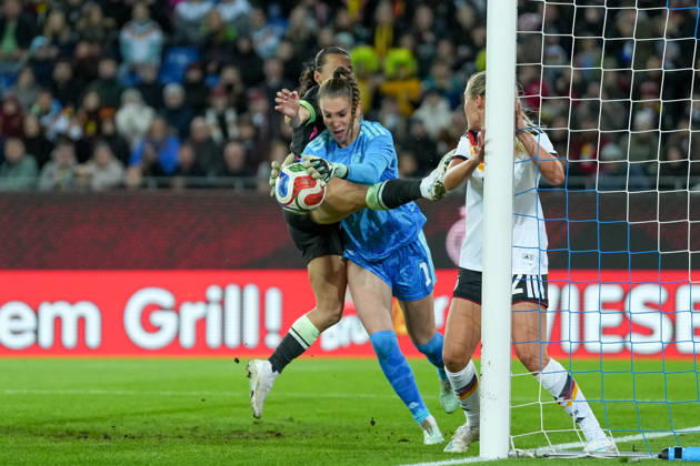 Ena Mahmutovic, Germany Women s National Team, No. 01, blocks the ball in a one-on-one with Hayley Raso, Australia, No. 16; Marie Müller, Germany Women s National Team, No. 02, at the post, scoring chance, save, Germany, soccer, international match, friendly match, exhibition match, 2026–2027, Germany vs. Australia, September 10, 2026, BBBank Wildpark, Karlsruhe, Baden-Württemberg, Germany Copyright: xArnexAmbergx