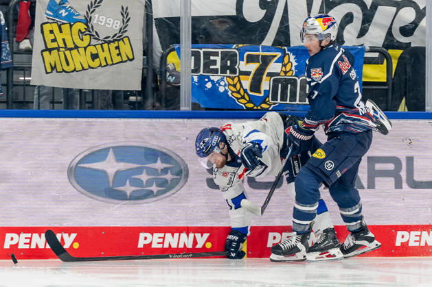 Battle for the Puck: Face-off between Nicolas Appendino (ERC Ingolstadt, 21) and Veit Oswald (EHC Red Bull Munich, 27, GER), EHC Red Bull Munich vs. ERC Ingolstadt, DEL, 2026–2027 season, Matchday 7, October 9, 2026 Photo: HMB Media, Franz Feiner Copyright: HMBxMedia FranzxFeiner