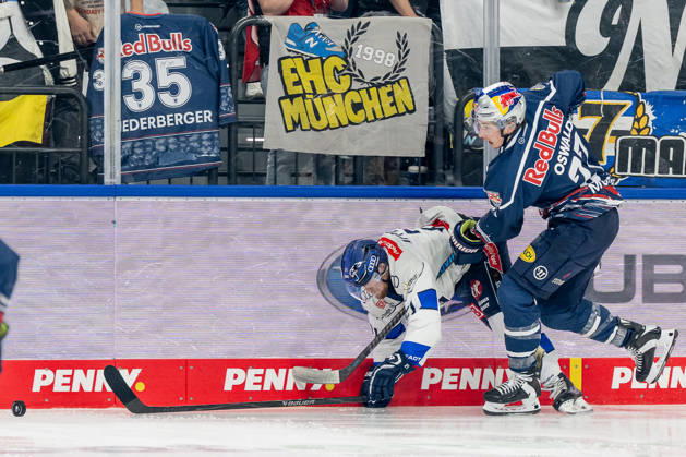 Battle for the Puck: Face-off between Nicolas Appendino (ERC Ingolstadt, 21) and Veit Oswald (EHC Red Bull Munich, 27, GER), EHC Red Bull Munich vs. ERC Ingolstadt, DEL, 2026–2027 season, Matchday 7, October 9, 2026 Photo: HMB Media, Franz Feiner Copyright: HMBxMedia FranzxFeiner