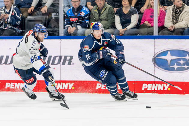 Battle for the Puck: Face-off between Daniel Pietta (ERC Ingolstadt, 86) and Elis Hede (EHC Red Bull Munich, 10 GER), EHC Red Bull Munich vs. ERC Ingolstadt, DEL, 2026–2027 Season, Matchday 7, October 9, 2026 Photo: HMB Media, Franz Feiner Copyright: HMBxMedia FranzxFeiner