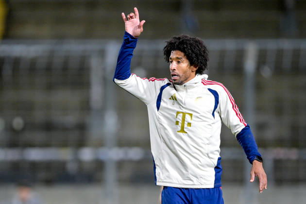 Coach Costa Santos Dante of FC Bayern Munich gives instructions, gesticulates with his arms, single frame, action, 09 10 2026, Munich, Germany, soccer, Bavarian Regional League, FC Bayern Munich II vs. SpVgg Unterhaching xslx