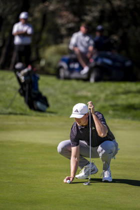 Open de Espana presented by Madrid - Day Two MADRID, SPAIN - OCTOBER 9: Ludvig Aberg of Sweden studies the terrain before taking his shot on day two of the Open de Espana presented by Madrid at Club de Campo Villa de Madrid on October 9, 2026 in Madrid, Spain. Madrid Club de Campo Villa de Madrid Madrid Spain Copyright: xAlbertoxGardinx AGardin_20261009_Golf_Esp_Mad_1203