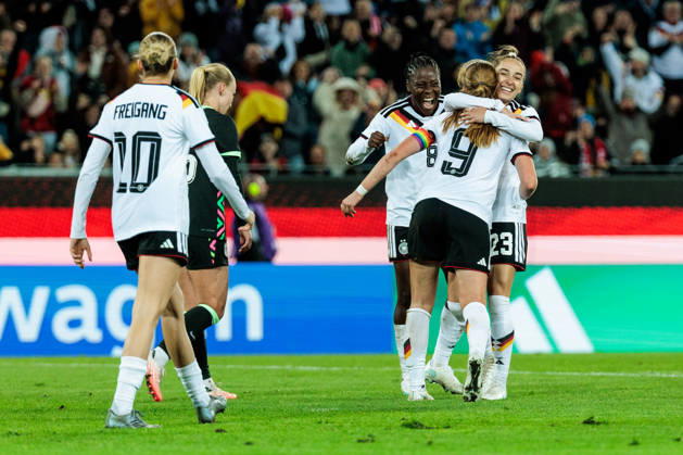 KARLSRUHE, GERMANY - OCTOBER 09: Sjoeke Nuesken (Nüsken, Germany, 9) celebrates scoring the 4:2 goal with her teammates during the International Friendly, Länderspiel, Nationalmannschaft match between Germany vs. Australia at BBBank Wildpark on October 09, 2026 in Karlsruhe, Germany. Germany Copyright: xSteffiexWunderlx
