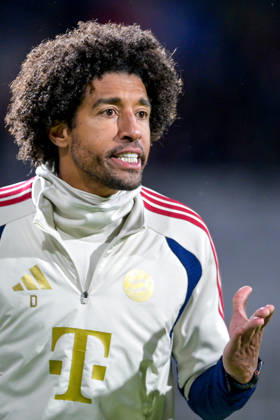 Coach Costa Santos Dante of FC Bayern Munich gives instructions, gesticulates with his arms, single frame, action, 09 10 2026, Munich, Germany, soccer, Bavarian Regional League, FC Bayern Munich II vs. SpVgg Unterhaching xslx