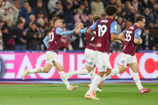 West Ham United v Queens Park Rangers, EFL Sky Bet Championship, EFL, Football, London Stadium, London, UK - 09 Oct 2026 Goal. Jarrod Bowen of West Ham United celebrates with teammates after scoring the equaliser London London Stadium Stratford GBR, UK NEWSPAPERS OUT Copyright: xEllixBirchx
