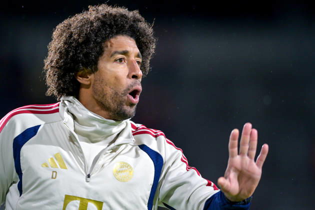 Coach Costa Santos Dante of FC Bayern Munich gives instructions, gesticulates with his arms, single frame, action, 09 10 2026, Munich, Germany, soccer, Bavarian Regional League, FC Bayern Munich II vs. SpVgg Unterhaching xslx