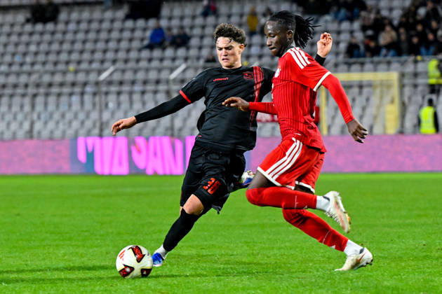 From left: Constantin Strunz (Unterhaching), 38 Richard Ajayi (Bayern Munich, FCB), 3 in a one-on-one battle, duel, tackle, dynamic, action, 09 10 2026, Munich, Germany, soccer, Bavarian Regional League, FC Bayern Munich II vs. SpVgg Unterhaching xslx