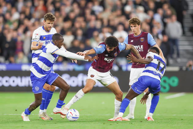 West Ham United v Queens Park Rangers, EFL Sky Bet Championship, EFL, Football, London Stadium, London, UK - 09 Oct 2026 Pablo of West Ham United is pressured by Queens Park Rangers players London London Stadium Stratford GBR, UK NEWSPAPERS OUT Copyright: xEllixBirchx