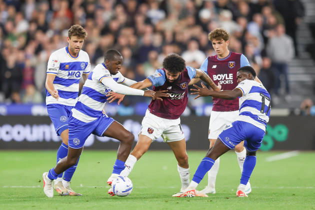 West Ham United v Queens Park Rangers, EFL Sky Bet Championship, EFL, Football, London Stadium, London, UK - 09 Oct 2026 Pablo of West Ham United is pressured by Queens Park Rangers players London London Stadium Stratford GBR, UK NEWSPAPERS OUT Copyright: xEllixBirchx