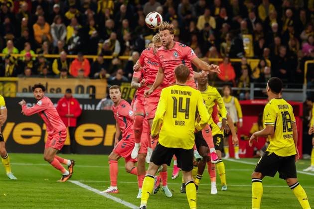 DORTMUND - Niclas Fullkrug of Werder Bremen heads the ball during the Bundesliga match between Borussia Dortmund and SV Werder Bremen at Signal Iduna Park on October 9, 2026, in Dortmund, Germany. MARCEL TER BALS ANP Bundesliga 2026 27 xVIxANPxSportx xMarcelxterxBalsxIVx 571970013 originalFilename: 571970013