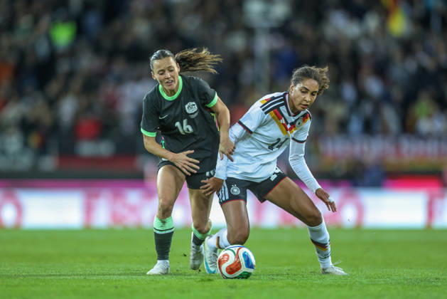GER, Karlsruhe, Germany vs. Australia, FIFA, DFB, Soccer, 2026–2027 Season, BBBank Wildpark, Friendly Match: Pictured from left: Hayley Raso (Australia), No. 16, Cora Zicai, Germany, Women’s National Team, tackle. DFB and DFL regulations prohibit any use of photographs as image sequences and or quasi-video, September 10, 2026 Copyright: HMBxMedia HendrikxHamelau