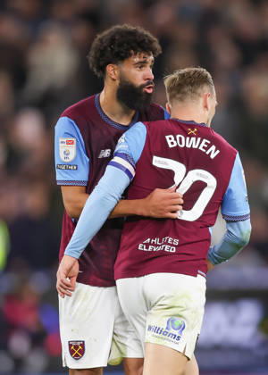 West Ham United v Queens Park Rangers, EFL Sky Bet Championship, EFL, Football, London Stadium, London, UK - 09 Oct 2026 Pablo of West Ham United commiserates with Jarrod Bowen of West Ham United after Goalkeeper Pierre Charles of Queens Park Rangers saved his spot kick London London Stadium Stratford GBR, UK NEWSPAPERS OUT Copyright: xEllixBirchx