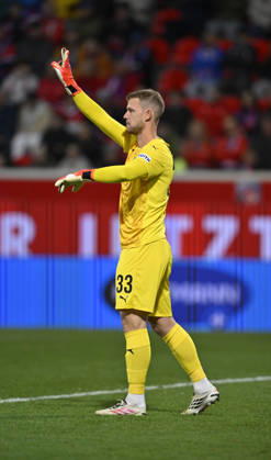 Goalkeeper Thomas Daehne, 1. FC Heidenheim 1846 (FCH) 33, Gesture, 1. FC Heidenheim 1846 (FCH) vs. 1. FC Kaiserslautern, October 9, 2026. DFL regulations prohibit any use of photographs AS IMAGE SEQUENCES AND OR QUASI-VIDEO 1 FC Heidenheim 1846 FCH vs. 1 FC Kaiserslautern